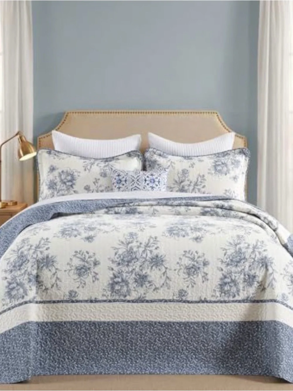 Classic Blue and White Floral Quilt Set -